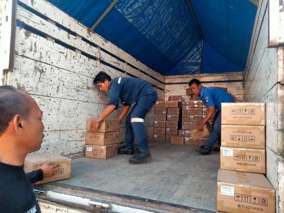 Proses bongkar muat Trivelo